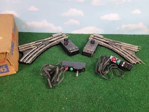 lot 499 image: (2) LIONEL No. 022 LH & RH Remote Control O Scale Switches
