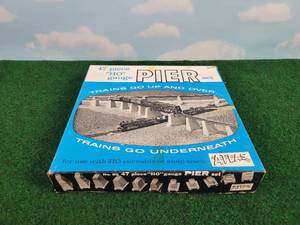 lot 676 image: ATLAS HO Scale Pier Set - Model No. 80