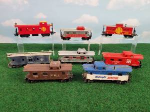 lot 683 image: (8) Assorted HO Scale Cabooses