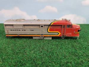 lot 696 image: Vintage Fleischmann HO Scale Diecast Santa FE 1341 Locomotive Body