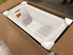 Kholer White Bathtub,  Has Damage Customer returns Review all pictures