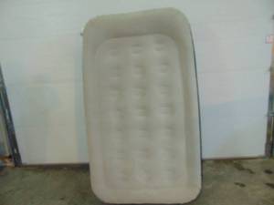 King Koil Luxury Twin Air Mattress with Built-in High Speed Pump 20