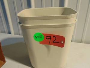 2 Rubbermaid 14 qt Wastebasket