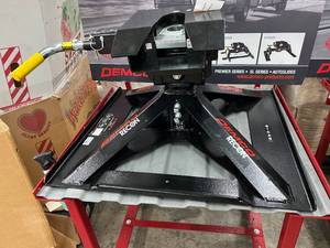 lot 11 image: DEMCO 5TH WHEEL HITCH