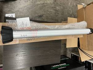 lot 14 image: CAMPERRVTRAILER TABLE LEG