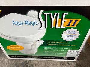 lot 26 image: THETFORD AQUA MAGIC STYLE II CAMPER TOILET