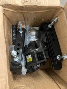lot 34 image: EQUALIZER SWAY CONTROL HITCH AND BARS