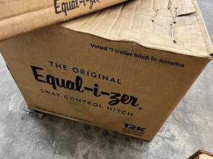 lot 35 image: EQUALIZER SWAY CONTROL HITCH AND BARS