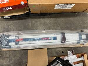 lot 48 image: BOSCH TRIPOD, NEW