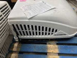 lot 81 image: DOMETIC BRISK 15K WHITE AIR AND HEATING UNIT
