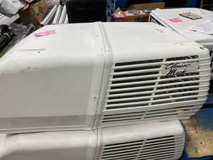lot 82 image: COLEMAN MACH AC UNIT COVER