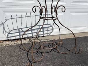 lot 181 image: Ornate Metal Garden Planter Stand