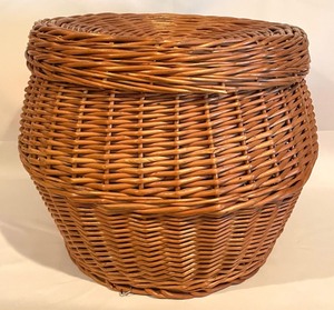 lot 84 image: Large Lidded Basket