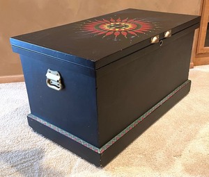 lot 88 image: Vintage Hand Painted Trunk