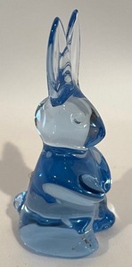 lot 104 image: Baccarat Blue Crystal Bunny Figurine