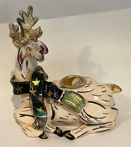 lot 122 image: Festive Holiday Decor