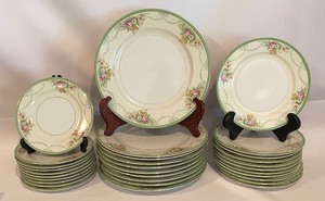 lot 234 image: Vintage Grace China Grouping