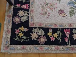 lot 5 image: Beautiful Hooked Floral Area Rug