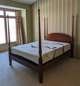 lot 26 image: Queen Size Four Poster Bed with Adjustable Base