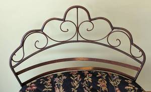 lot 11 image: Decorative Metal Bench