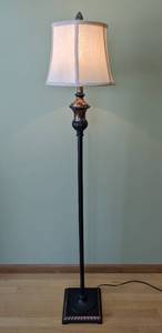 lot 38 image: Bronze Floor Lamp