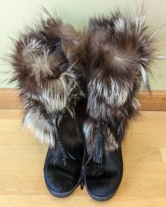 lot 278 image: La Scarpa Dival Fur Boots