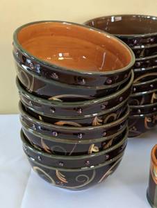 lot 247 image: Demdaco Chocolate Berries Dish Set