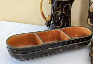 lot 248 image: Demdaco Chocolate Berries Servingware
