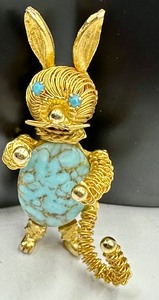 lot 147 image: Whimsical Vintage Rabbit Figurine Brooch