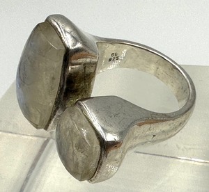 lot 131 image: Beautiful Uniquely Designed Ring