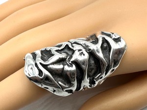lot 130 image: Brutalist Artisan Created Sterling Ring