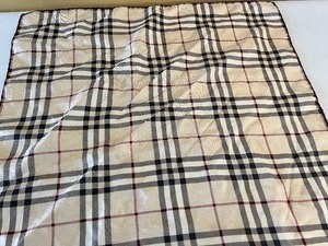 lot 126A image: Burberry Scarf