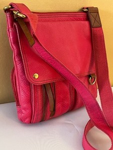 lot 125B image: Pink Leather Fossil Handbag