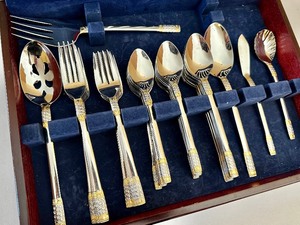 lot 160 image: Wallace Corsica Flatware Set