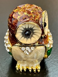 lot 166 image: Adorable Bejeweled Owl Trinket Box