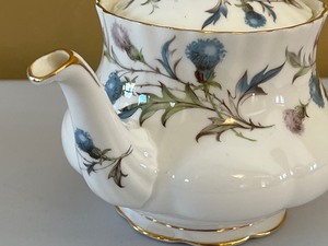 lot 172 image: Royal Albert Brigadoon Teapot