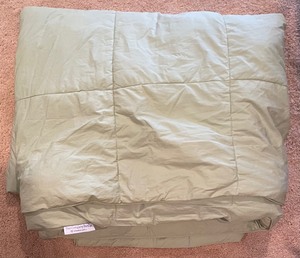 lot 309 image: Beautiful Queen Bedding Ensemble