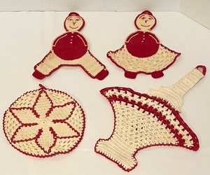 lot 313 image: Vintage Handbags and Doilies