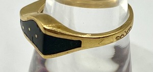 lot 220 image: 18k and Onyx Ring