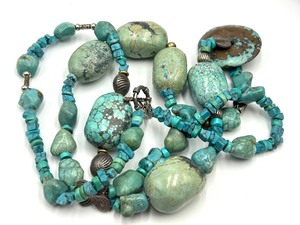 lot 213 image: Beautiful 36 Beaded Turquoise Necklace