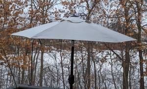 lot 288 image: 5ft Patio Umbrella