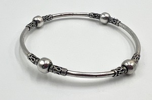 lot 225 image: Silver Bangle Bracelet