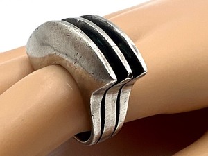 lot 224 image: Unique Designed Sterling Ring
