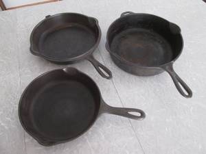 2 Wagner Ware and one unmarked cast...