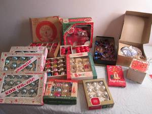 Lot of vintage Christmas decor incl...