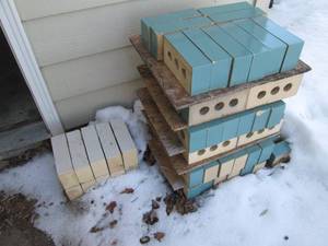 Lot of glazed 10 white and 70 teal ...