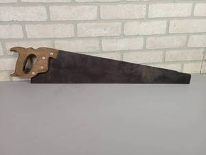 lot 520 image: Vintage DISSTON Hand Saw - Recently Sharpened