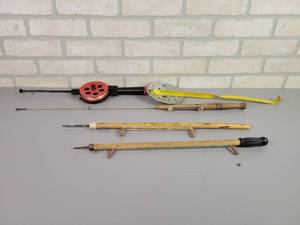 lot 531 image: Lot of Ice Fishing Rods and Scoop