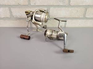 lot 532 image: (2) Fishing Reels - Sportfisher SS20 & Shimano SUSTAIN 4000FB