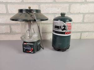 lot 533 image: Coleman Electronic Ignition Propane Lantern - Model 5154A700